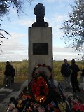 02 Monumento a Vasily Prokatov, 17 anni (uno dei primi caduti sovietici durante l'attacco al II CdA italiano)