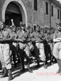10 1935-36 Banda militare davanti a cascina