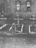 04.Foto d'epoca - Tombe nel cimitero di Jasinovataja